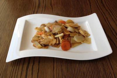 Chicken with Bamboo Shoots & Water Chestnuts
